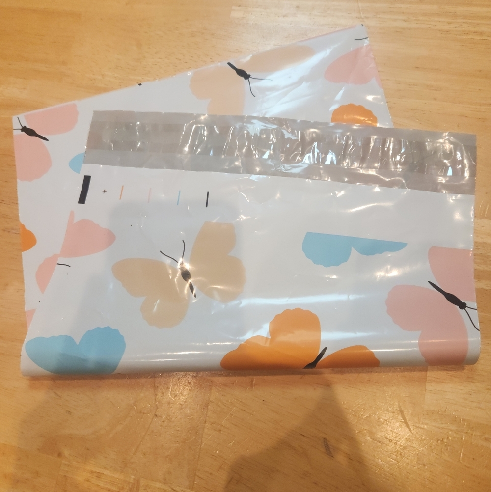 (25) 10 Polys and 15 Bubble Mailers